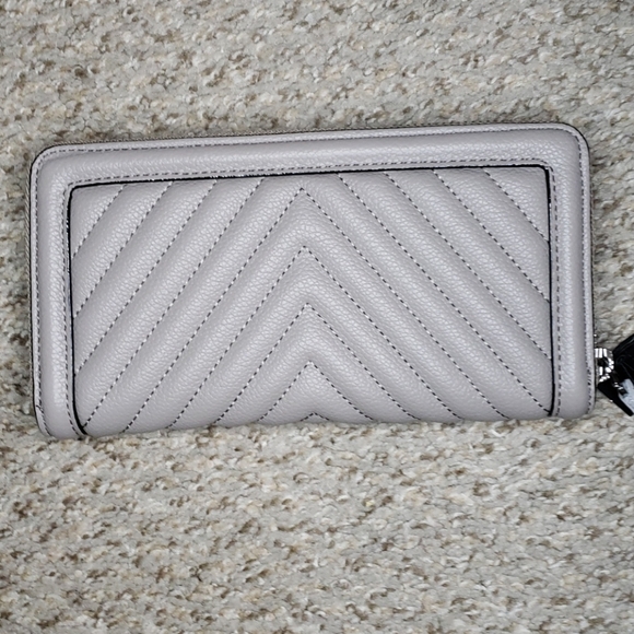 VICTORIA'S SECRET WALLET- VELVET MUSK - Picture 3 of 7